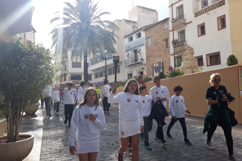La torxa olímpica dels Mini Jocs de la Marina Alta ja recorre la comarca La torxa olímpica dels Mini Jocs de la Marina Alta ja recorre la comarca