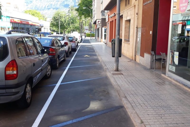 Continúan los trabajos de adaptación de las calles de Dénia a la nueva normalidad  Continúan los trabajos de adaptación de las calles de Dénia a la nueva normalidad
