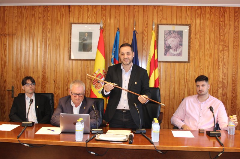 PSPV i Compromís compleixen amb el guió per a donar-li un nou mandat a José Ramiro a Ondara PSPV i Compromís compleixen amb el guió per a donar-li un nou mandat a José Ramiro a Ondara