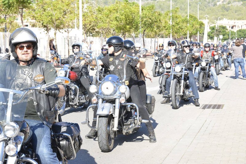 La concentración de coches y motos clásicas recauda más de 10.000 euros para los grupos voluntarios de lucha contra incendios en Xàbia La concentración de coches y motos clásicas recauda más de 10.000 euros para los grupos voluntarios de lucha contra incendios en Xàbia