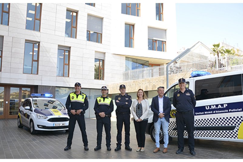 La Policía Local de Xàbia incorpora una furgoneta para la unidad móvil y un coche con mampara para trasladar detenidos La Policía Local de Xàbia incorpora una furgoneta para la unidad móvil y un coche con mampara para trasladar detenidos