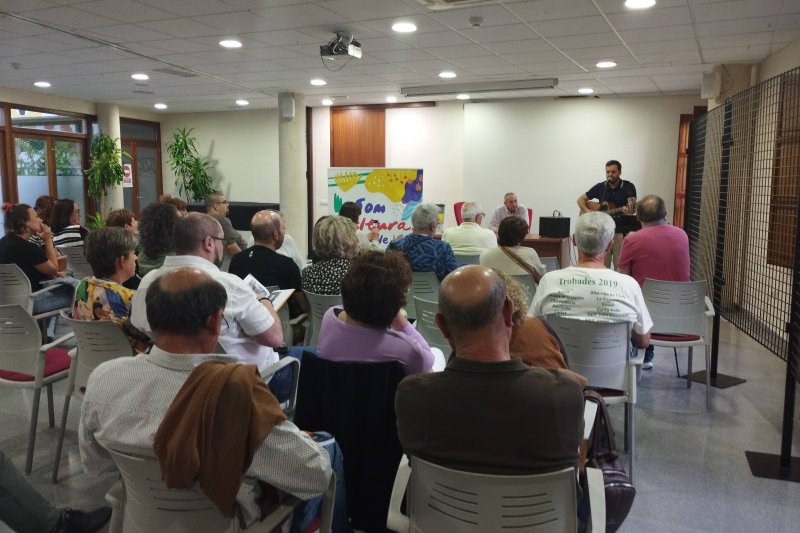 Pau Alabajos presenta “La veu d’un poble” a la Casa de Cultura d’Ondara Pau Alabajos presenta “La veu d’un poble” a la Casa de Cultura d’Ondara