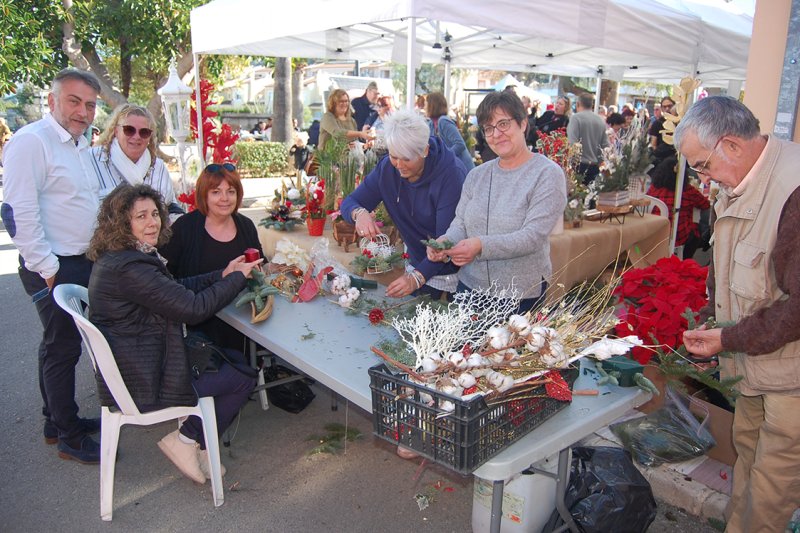 Associacionisme i productes de proximitat es promocionen a la Fira de Comerç de Benidoleig Associacionisme i productes de proximitat es promocionen a la Fira de Comerç de Benidoleig