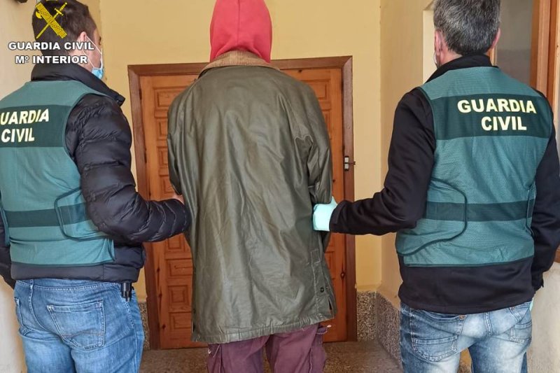 La Guardia Civil detiene a un vecino de Xàbia por robar 155 bombonas de butano y propano en la Marina Alta La Guardia Civil detiene a un vecino de Xàbia por robar 155 bombonas de butano y propano en la Marina Alta