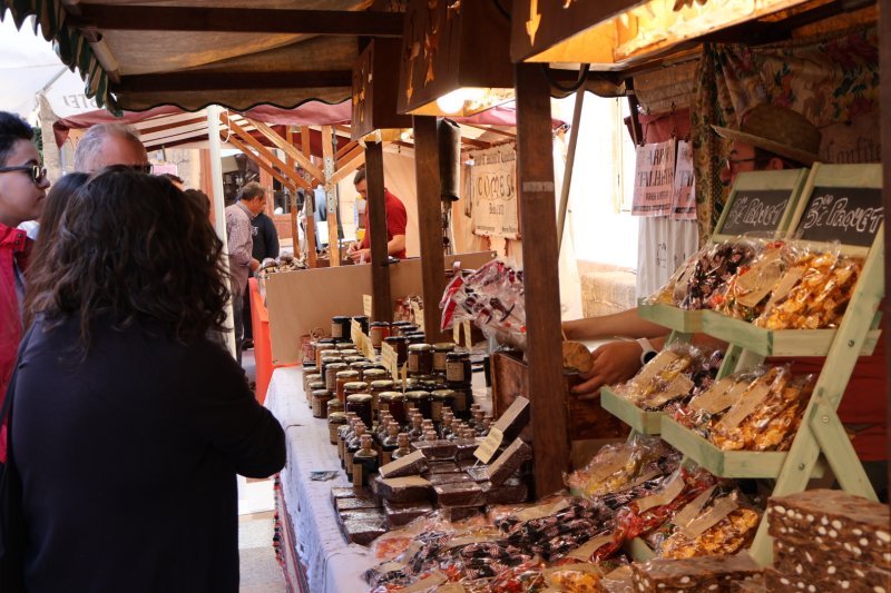 La Fira d’Artesania de Xàbia se amplía hasta los ochenta puestos e incorpora un tardeo La Fira d’Artesania de Xàbia se amplía hasta los ochenta puestos e incorpora un tardeo