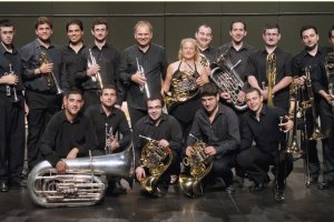 Ensemble Brass y la Coral Javiense dan ambiente musical al fin de semana de Xàbia