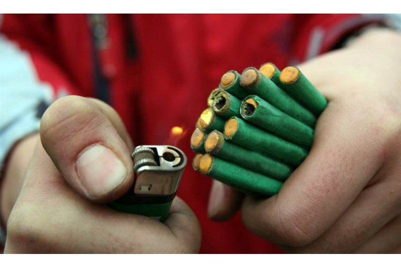 La Policía expedienta a unos turistas que lanzaron fuegos artificiales en el Montgó La Policía expedienta a unos turistas que lanzaron fuegos artificiales en el Montgó