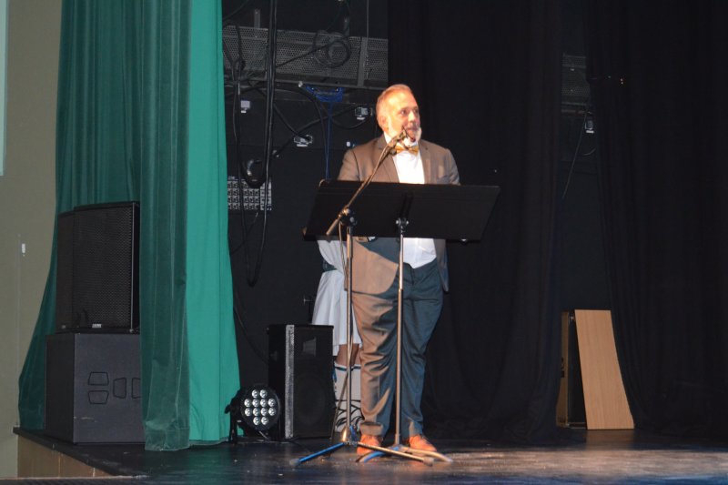 Versos de Maria Ibars y un cuento infantil acompañan a Aida Gavilà y Noa Dacosta en sus presentaciones como Falleras  Mayores  Versos de Maria Ibars y un cuento infantil acompañan a Aida Gavilà y Noa Dacosta en sus presentaciones como Falleras  Mayores