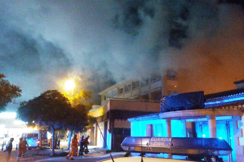 Rescatan a un matrimonio de 70 años de un incendio en su vivienda en Xàbia Rescatan a un matrimonio de 70 años de un incendio en su vivienda en Xàbia