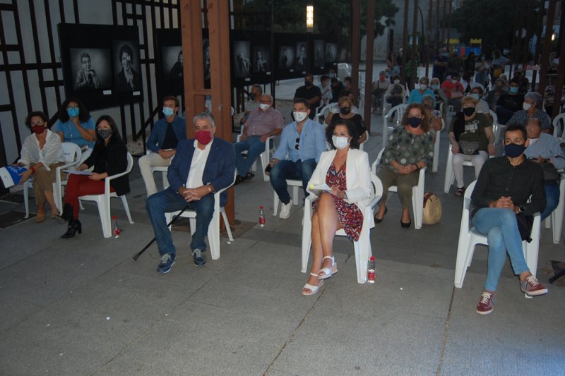 Un mural da visibilidad a la figura de la feminista de Maria Cambrils en la plaza que lleva su nombre en Pego Un mural da visibilidad a la figura de la feminista de Maria Cambrils en la plaza que lleva su nombre en Pego