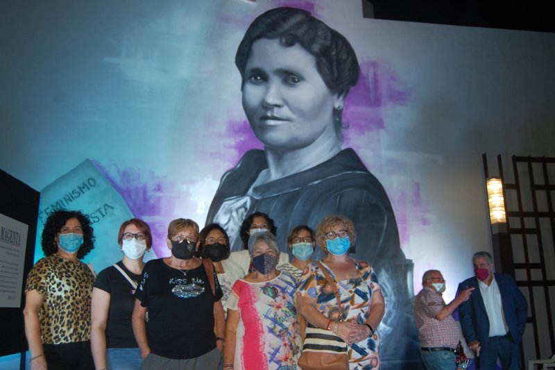 Un mural da visibilidad a la figura de la feminista de Maria Cambrils en la plaza que lleva su nombre en Pego Un mural da visibilidad a la figura de la feminista de Maria Cambrils en la plaza que lleva su nombre en Pego