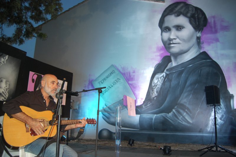 Un mural da visibilidad a la figura de la feminista de Maria Cambrils en la plaza que lleva su nombre en Pego Un mural da visibilidad a la figura de la feminista de Maria Cambrils en la plaza que lleva su nombre en Pego