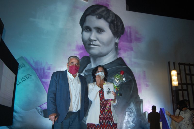Un mural da visibilidad a la figura de la feminista de Maria Cambrils en la plaza que lleva su nombre en Pego Un mural da visibilidad a la figura de la feminista de Maria Cambrils en la plaza que lleva su nombre en Pego