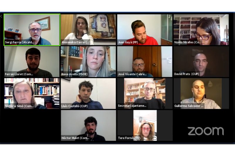 El ple de Pedreguer aprova per unanimitat l’ajuda de 160.000 euros per al comerç local que ha minvat els beneficis al menys en un 50% El ple de Pedreguer aprova per unanimitat l’ajuda de 160.000 euros per al comerç local que ha minvat els beneficis al menys en un 50%