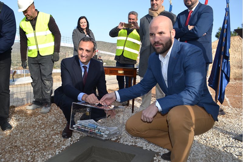 César Sánchez coloca la primera piedra de la piscina de Teulada y anuncia una ayuda para el PGOU de Orba César Sánchez coloca la primera piedra de la piscina de Teulada y anuncia una ayuda para el PGOU de Orba