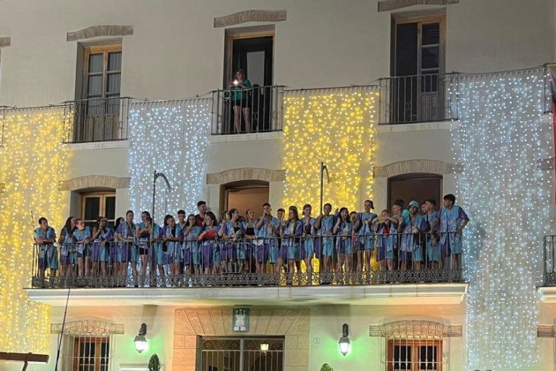 El pregó i la penjada del quadre de Sant Jaume disparen el coet de sortida de les festes populars d’Ondara El pregó i la penjada del quadre de Sant Jaume disparen el coet de sortida de les festes populars d’Ondara