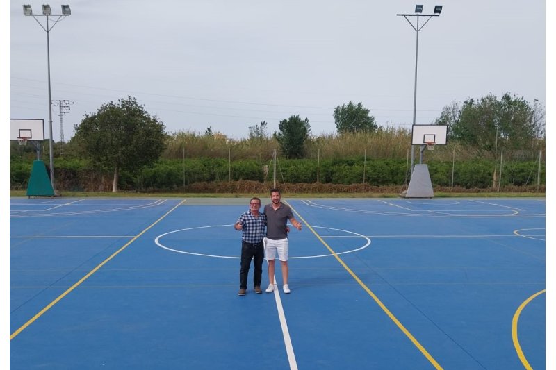 La pista multiesportiva del Vicent Zaragoza  d’Ondara culmina els treballs de reparació i pintura  La pista multiesportiva del Vicent Zaragoza  d’Ondara culmina els treballs de reparació i pintura