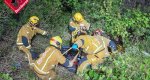 Los bomberos rescatan a un hombre herido que quedó atrapado entre unos matorrales Los bomberos rescatan a un hombre herido que quedó atrapado entre unos matorrales
