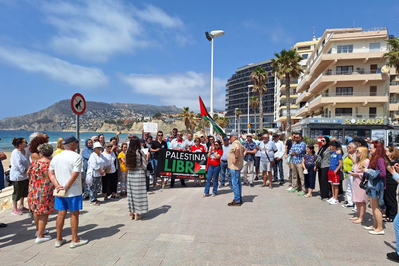 Concentración en Calp para pedir el fin del genocidio del pueblo palestino Concentración en Calp para pedir el fin del genocidio del pueblo palestino