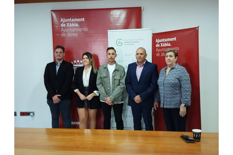 La I Travesía a Nado solidaria de Xàbia reunirá a 170 nadadores La I Travesía a Nado solidaria de Xàbia reunirá a 170 nadadores