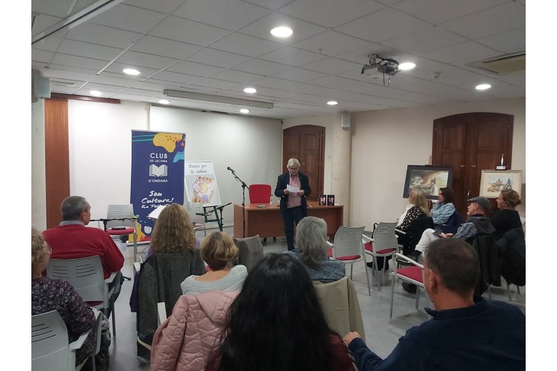 El poeta Francisco Cejudo presenta “Notaflorismos” a la Casa de Cultura de Ondara El poeta Francisco Cejudo presenta “Notaflorismos” a la Casa de Cultura de Ondara