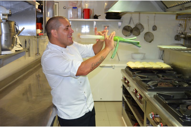 Federico Guajardo lleva la gamba roja a las Olimpiadas: “Utilizo todos los productos y solo se me ha resistido el napicol, que no lo he podido incorporar a ningún plato” Federico Guajardo lleva la gamba roja a las Olimpiadas: “Utilizo todos los productos y solo se me ha resistido el napicol, que no lo he podido incorporar a ningún plato”