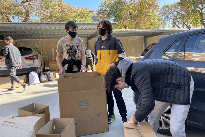 Dénia se vuelca con la campaña de recogida de ropa, comida y medicamentos para Ucrania  Dénia se vuelca con la campaña de recogida de ropa, comida y medicamentos para Ucrania