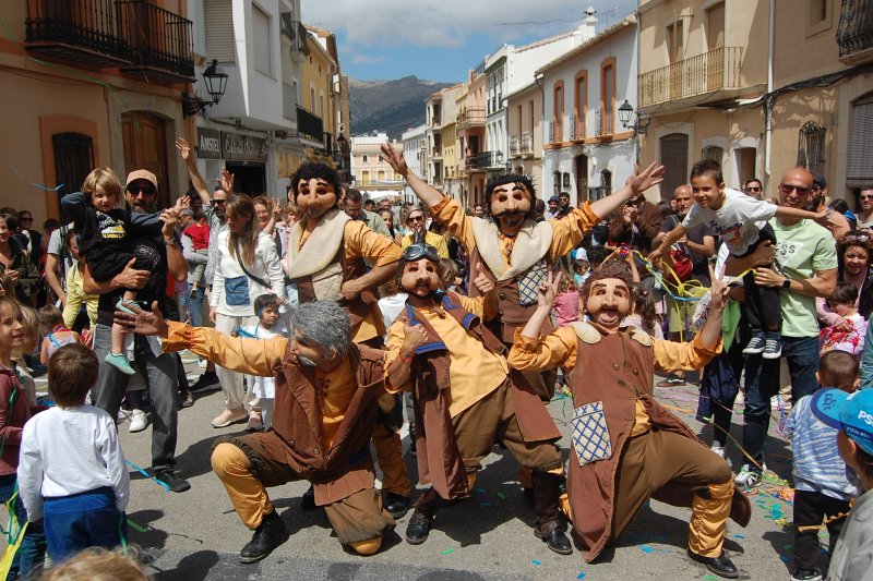 Taller musical, circ, titelles i teatre vertebren una mostra “Fora d’òrbita” que aferma a Orba com a referència de les arts escèniques a la comarca Taller musical, circ, titelles i teatre vertebren una mostra “Fora d’òrbita” que aferma a Orba com a referència de les arts escèniques a la comarca