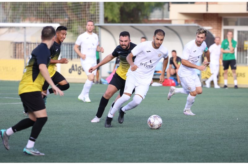 Tercera FFCV: Benitatxell, Calpe B, Pedreguer y El Verger refuerzan su favoritismo con importantes victorias Tercera FFCV: Benitatxell, Calpe B, Pedreguer y El Verger refuerzan su favoritismo con importantes victorias