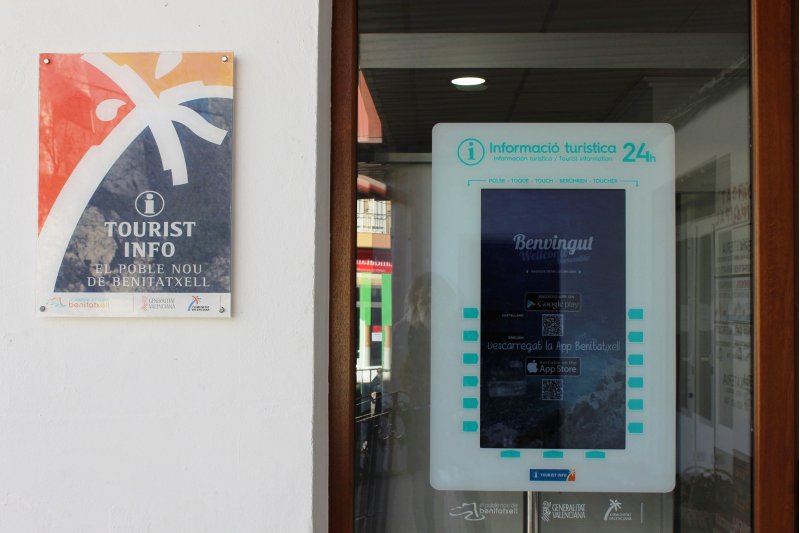 Pantalla interactiva d’informació turística a Poble Nou de Benitatxell Pantalla interactiva d’informació turística a Poble Nou de Benitatxell