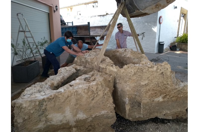 El Museu de Xàbia traslada dos fosas de la necrópolis romana del Montañar a la ermita funeraria de Sant Joan  El Museu de Xàbia traslada dos fosas de la necrópolis romana del Montañar a la ermita funeraria de Sant Joan
