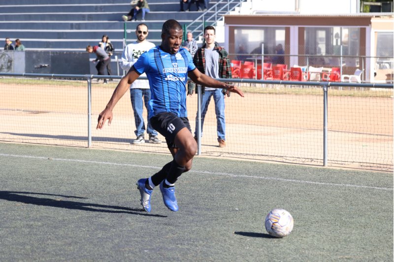 Tercera FFCV: Dénia B y Benitatxell ganan y siguen arriba, Beniarbeig y Ondarense caen y siguen hundidos Tercera FFCV: Dénia B y Benitatxell ganan y siguen arriba, Beniarbeig y Ondarense caen y siguen hundidos