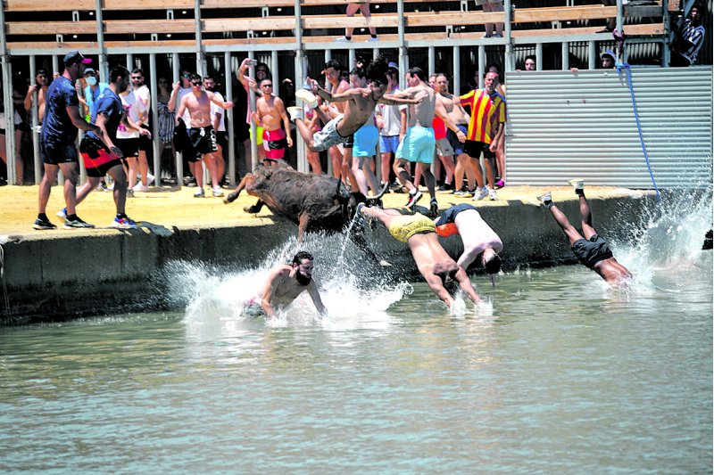 EQUIP DE GOVERN DE DÉNIA / Decisions valentes, les que pren un govern d’esquerra EQUIP DE GOVERN DE DÉNIA / Decisions valentes, les que pren un govern d’esquerra
