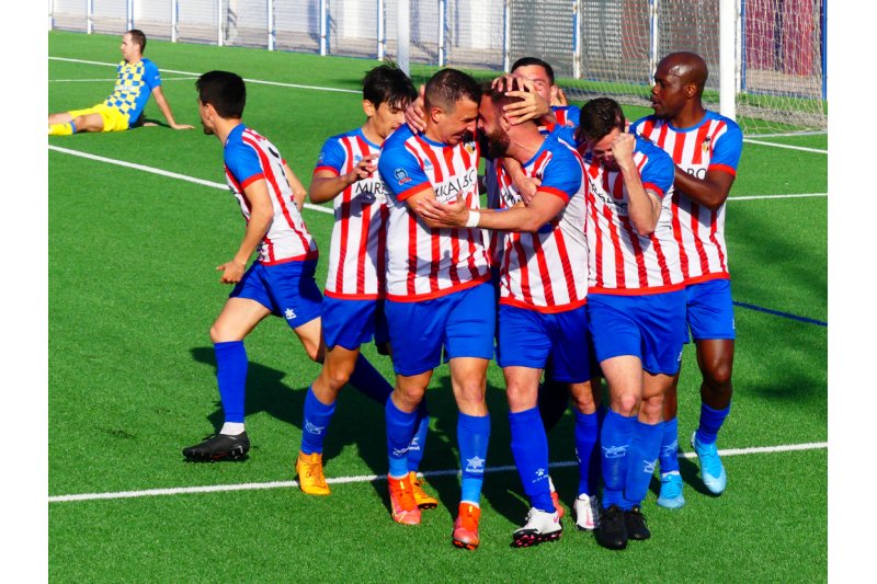 Alerta Covid en la Regional Preferente de fútbol: El Jávea suspende actividades tras detectar un brote con cinco afectados Alerta Covid en la Regional Preferente de fútbol: El Jávea suspende actividades tras detectar un brote con cinco afectados