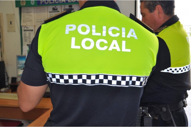 Dos policías de Pedreguer salvan la vida a una mujer que sufrió un paro cardiaco Dos policías de Pedreguer salvan la vida a una mujer que sufrió un paro cardiaco