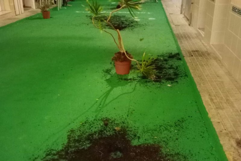 Las fiestas de Duanes no escapan al vandalismo: destrozos en la calles engalanadas Las fiestas de Duanes no escapan al vandalismo: destrozos en la calles engalanadas