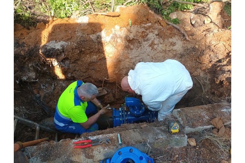 Aqualia instala once hidrantes en el Montgó  Aqualia instala once hidrantes en el Montgó