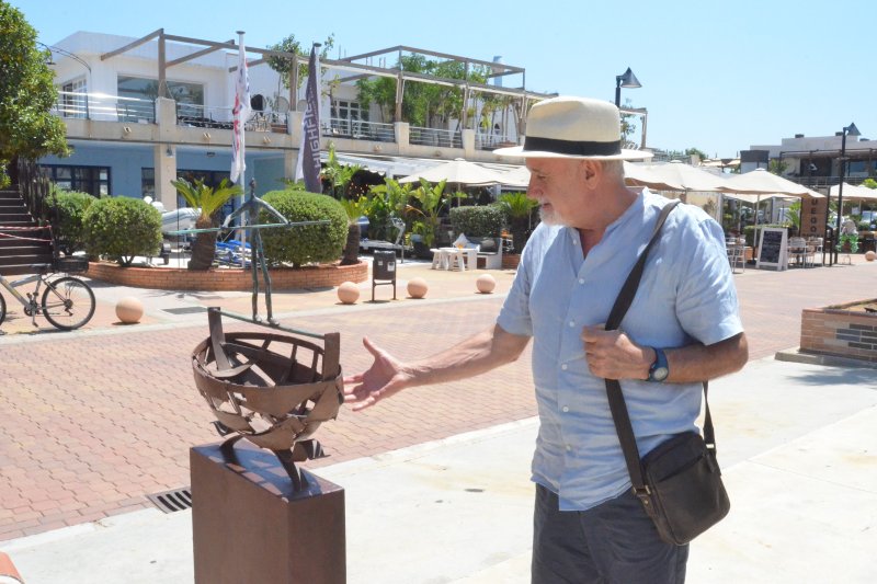 Veinticinco esculturas que invitan a reflexionar y a celebrar la vida Veinticinco esculturas que invitan a reflexionar y a celebrar la vida