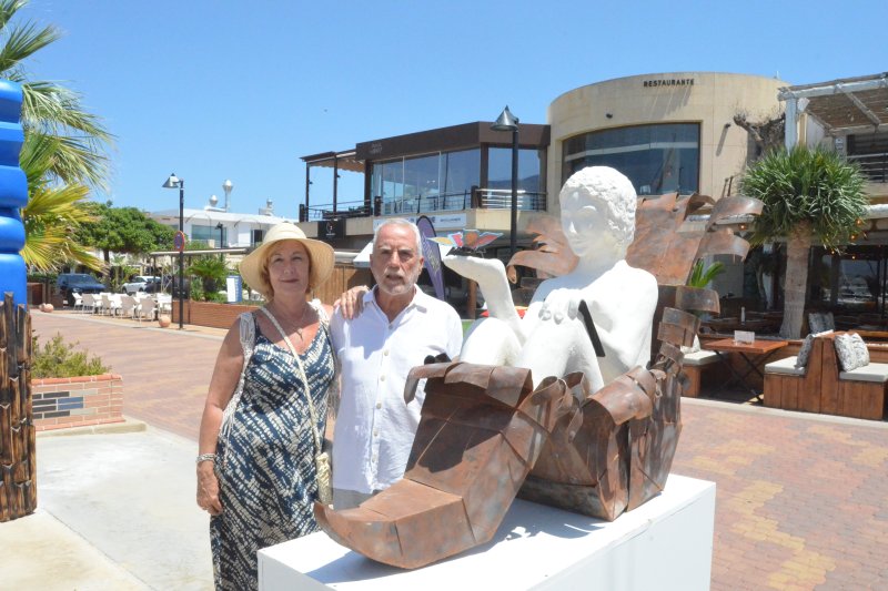 Veinticinco esculturas que invitan a reflexionar y a celebrar la vida Veinticinco esculturas que invitan a reflexionar y a celebrar la vida