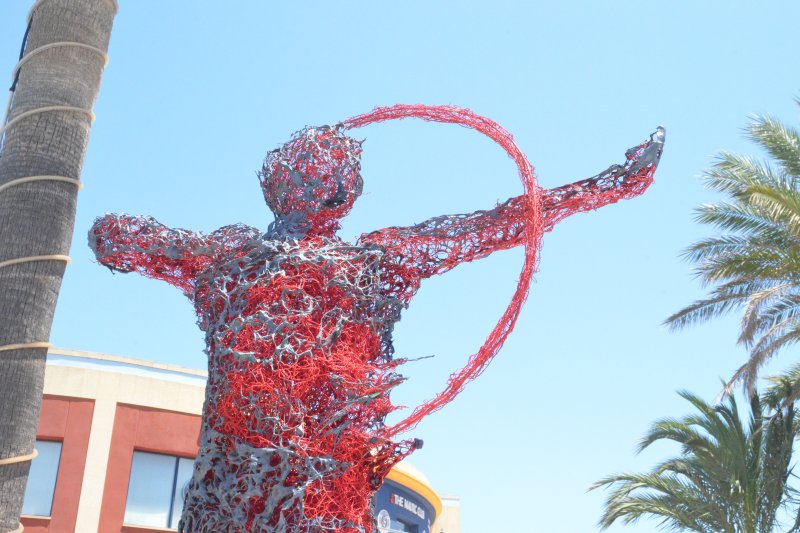 Veinticinco esculturas que invitan a reflexionar y a celebrar la vida Veinticinco esculturas que invitan a reflexionar y a celebrar la vida