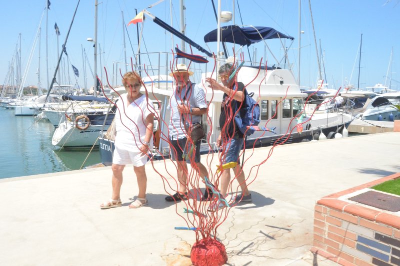 Veinticinco esculturas que invitan a reflexionar y a celebrar la vida Veinticinco esculturas que invitan a reflexionar y a celebrar la vida