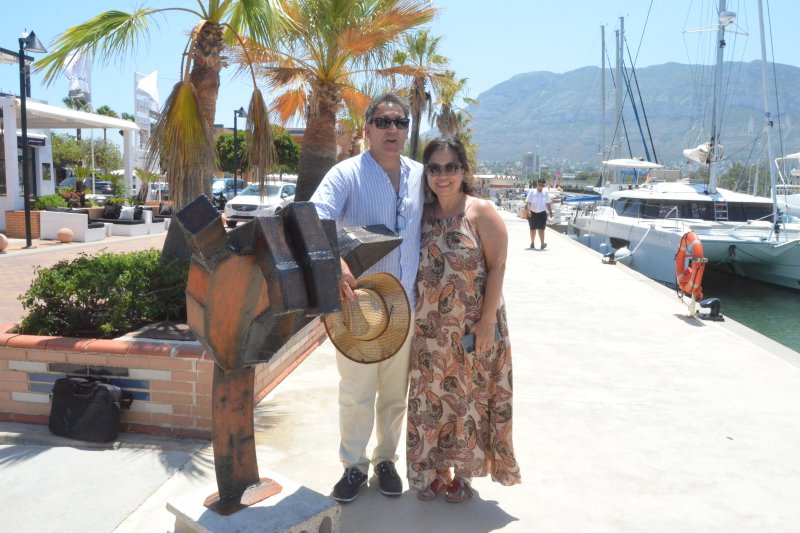 Veinticinco esculturas que invitan a reflexionar y a celebrar la vida Veinticinco esculturas que invitan a reflexionar y a celebrar la vida