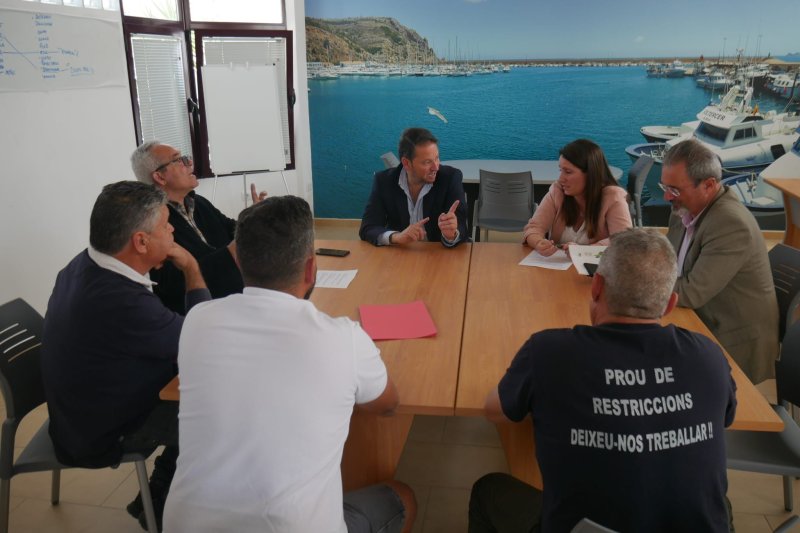 VOX plantea en Xàbia desafíos para la pesca y soluciones al problema del emisario en la playa del Arenal VOX plantea en Xàbia desafíos para la pesca y soluciones al problema del emisario en la playa del Arenal