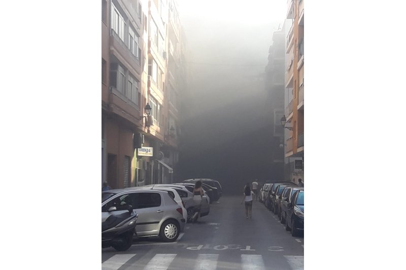 Arde un contenedor de cartón en la avenida Montgó de Dénia Arde un contenedor de cartón en la avenida Montgó de Dénia