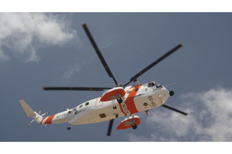 Buscan a cuatro ocupantes de una patera que volcó a 40  kilómetros de Calp Buscan a cuatro ocupantes de una patera que volcó a 40  kilómetros de Calp