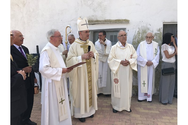 El obispo auxiliar de Valencia bendice la cúpula de la iglesia restaurada de Benitatxell El obispo auxiliar de Valencia bendice la cúpula de la iglesia restaurada de Benitatxell