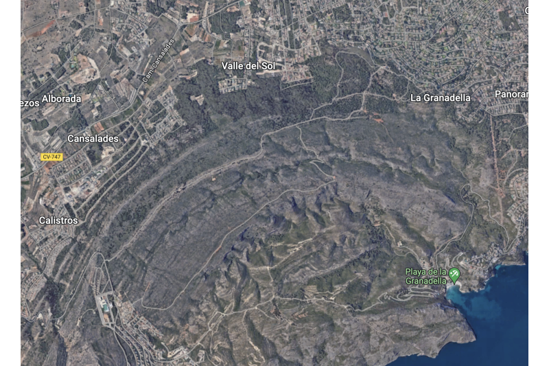 Denuncian en Xàbia al propietario de un terreno por provocar un incendio con una quema  Denuncian en Xàbia al propietario de un terreno por provocar un incendio con una quema