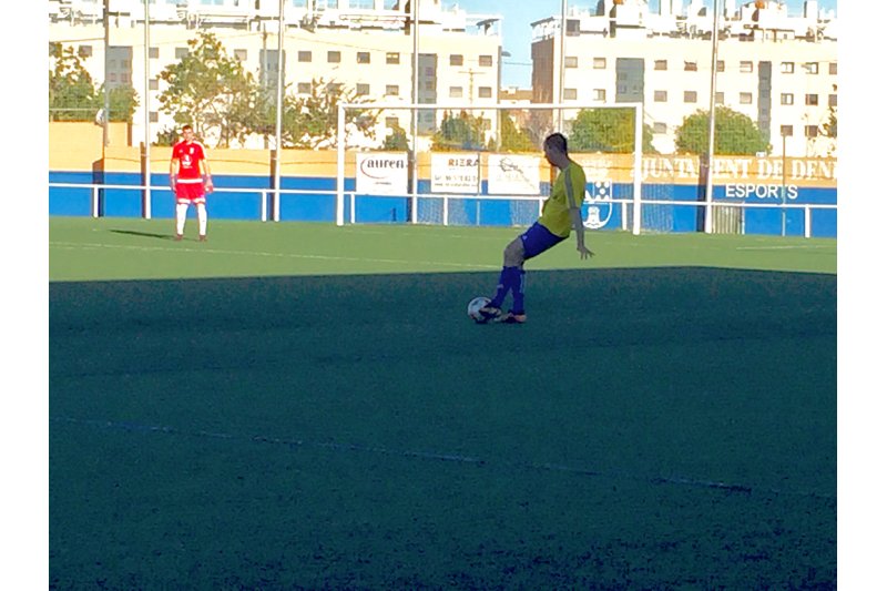 Preferente: El Dénia remonta dos goles ante el Muro para seguir líder Preferente: El Dénia remonta dos goles ante el Muro para seguir líder