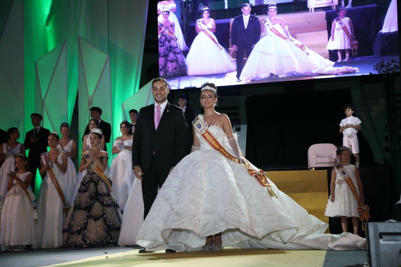 Les festes de la Soledat 2024 d’Ondara coronen i exalten a Ainhoa Fernández i Sara Lozano com a regines  Les festes de la Soledat 2024 d’Ondara coronen i exalten a Ainhoa Fernández i Sara Lozano com a regines