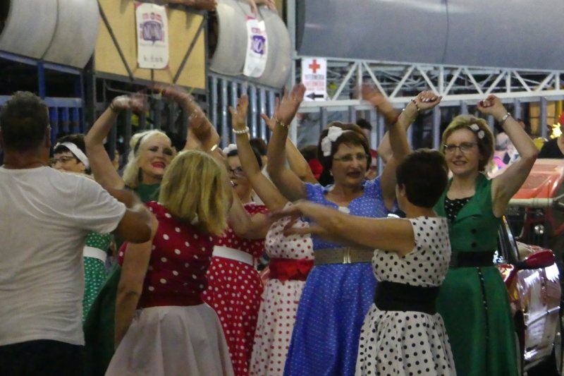 L’Asbeuredor 78 guanya el primer premi de les carrosses de Pedreguer i la natació sincronitzada és el millor grup a peu L’Asbeuredor 78 guanya el primer premi de les carrosses de Pedreguer i la natació sincronitzada és el millor grup a peu